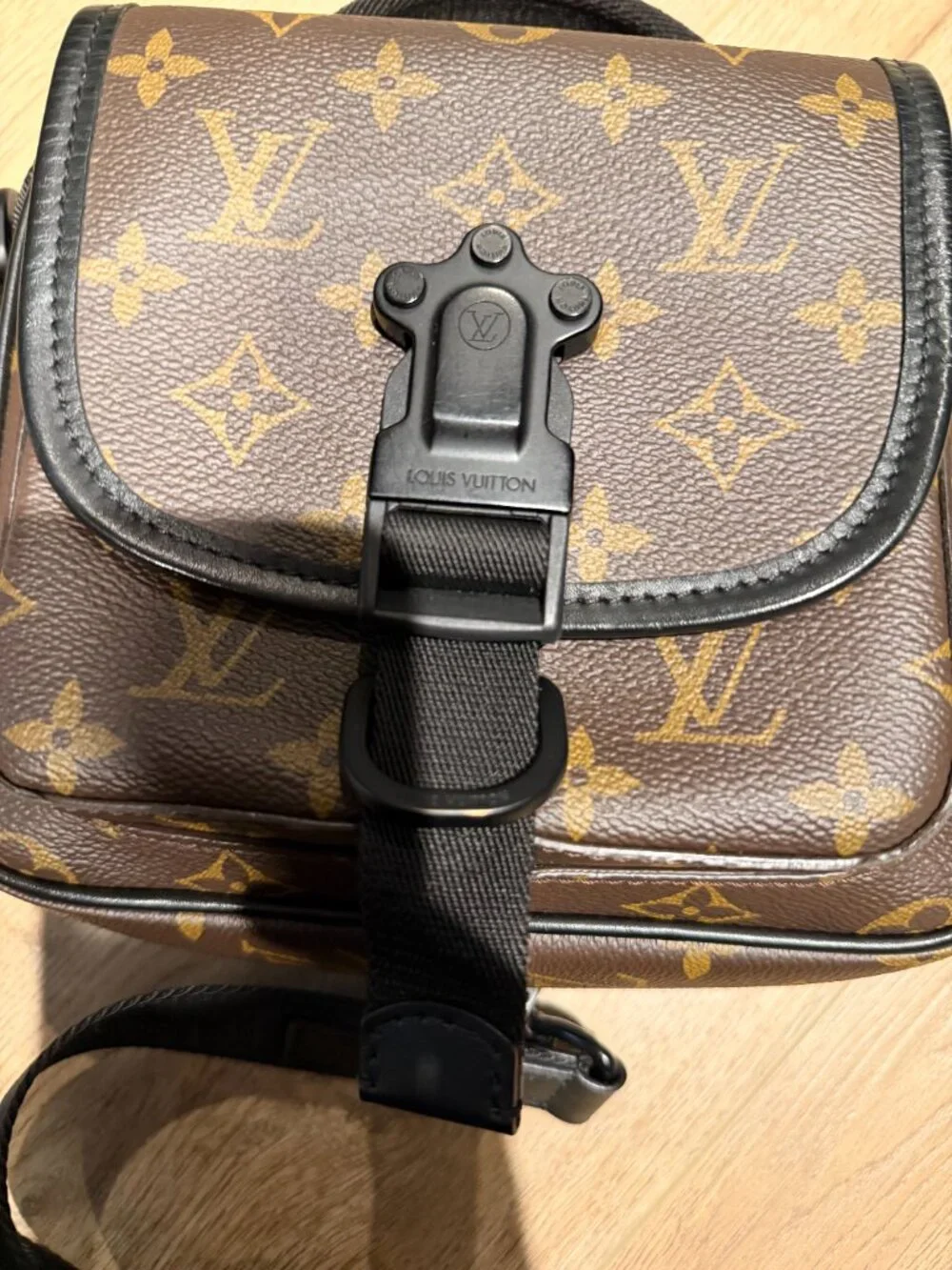 Louis Vuitton Quest Messenger